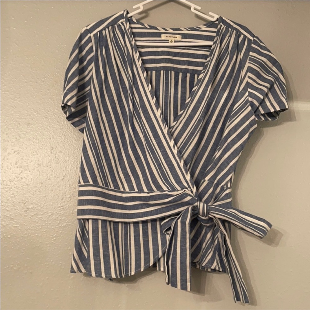 Cute blue and white striped top